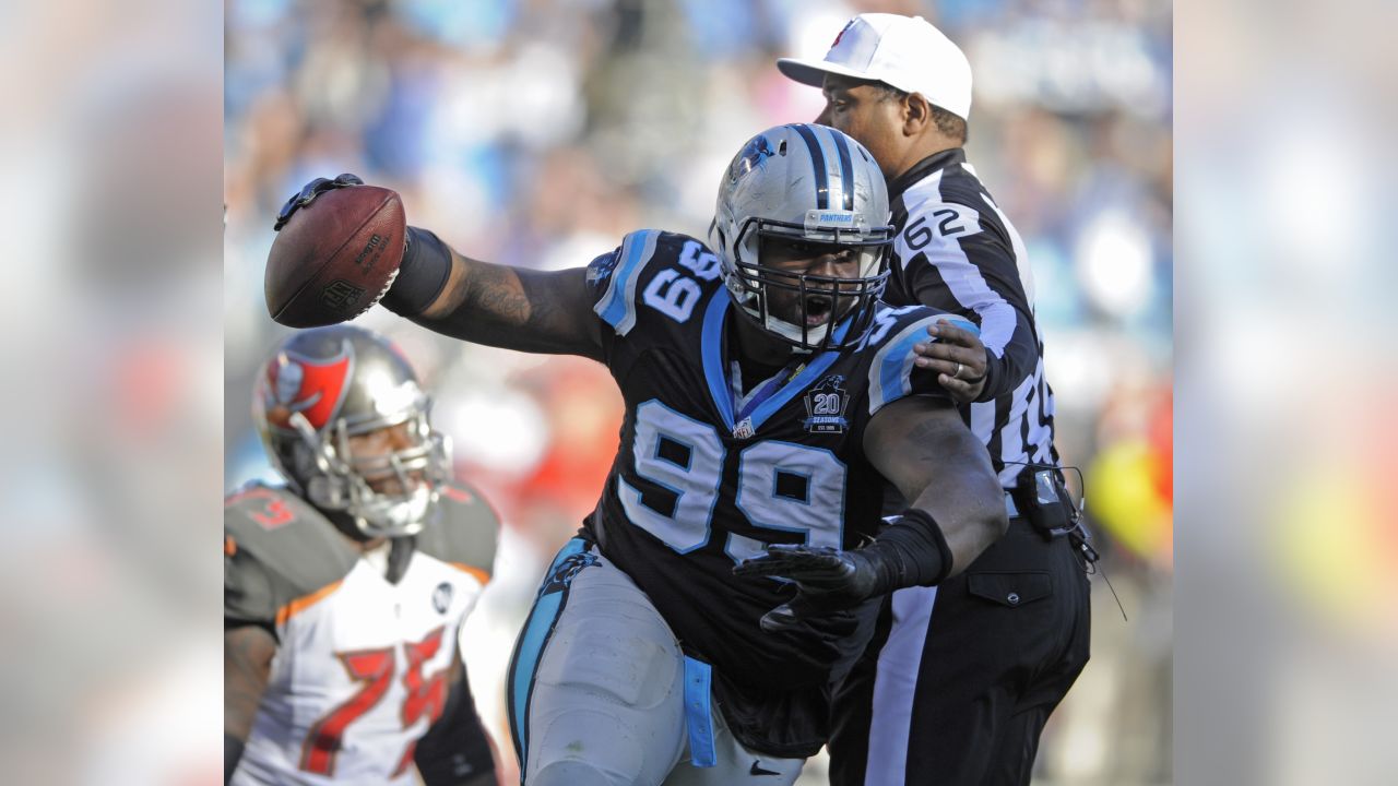 TAMPA, FL - JANUARY 9: Tampa Bay Buccaneers Linebacker Cam Gill (49) rushes  the passer during the regular season game between the Carolina Panthers and  the Tampa Bay Buccaneers on January 9