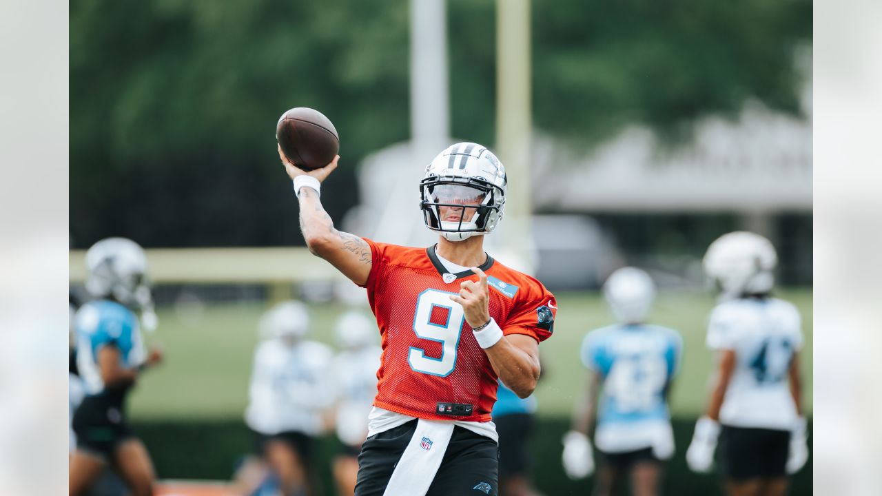 Baker Mayfield teaching Matt Corral at camp