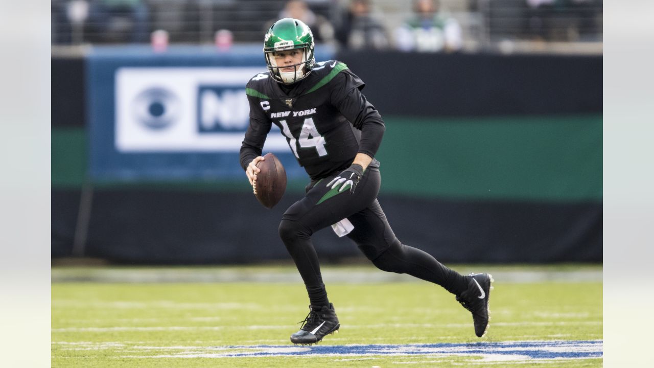 New York Jets quarterback Sam Darnold (14) looks to make a pass during an  NFL football game against the Buffalo Bills, Sunday, Sept. 8, 2019, in East  Rutherford, N.J. The Buffalo Bills