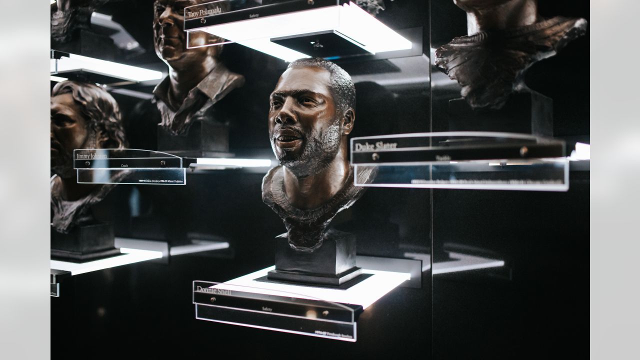 Sculpting Panthers' Sam Mills Pro Football Hall of Fame bust