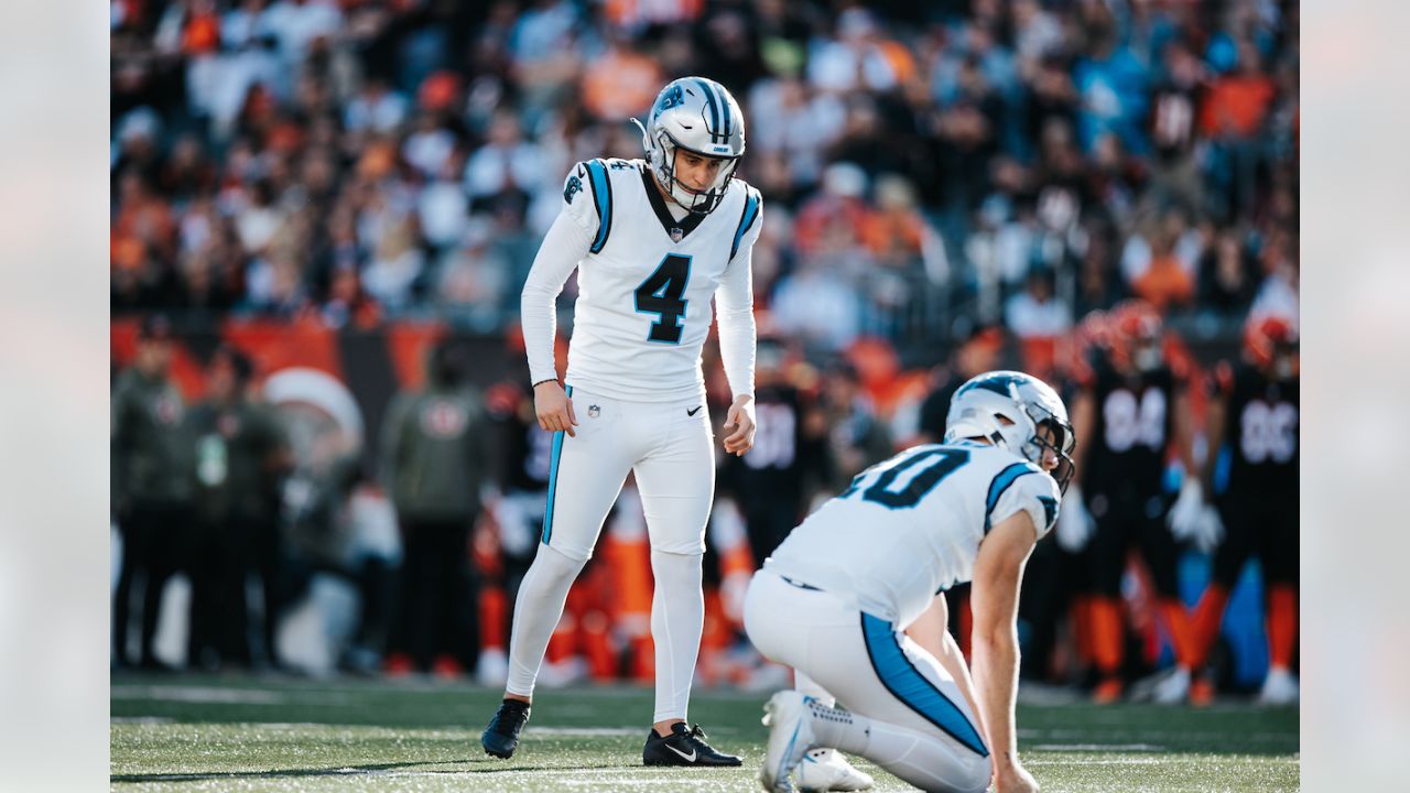 ATLANTA, GA - OCTOBER 31: Quarterback Sam Darnold #14 of the Carolina  Panthers during the Week 8 NFL game between the Atlanta Falcons and the  Carolina Panthers on October 31, 2021 at