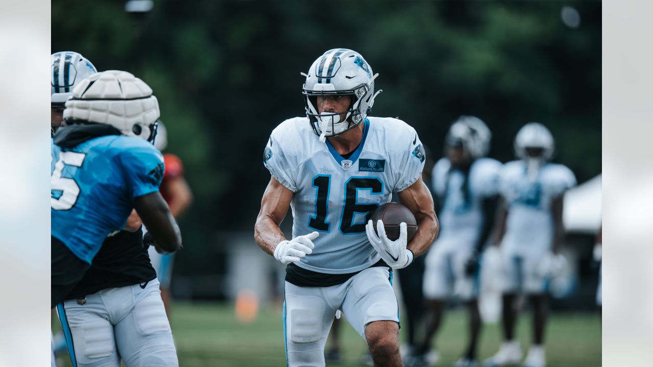 Carolina Panthers defensive players rest during a break from practice at  the NFL football team's training camp in Spartanburg, S.C., Thursday, July  29, 2021. (AP Photo/Nell Redmond Stock Photo - Alamy