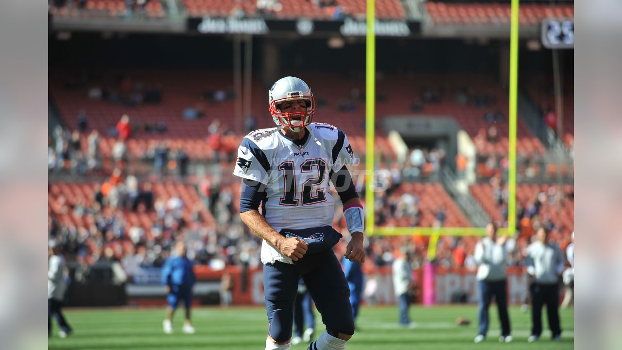 Brady sharp in return, leads Patriots to 33-13 win over Browns