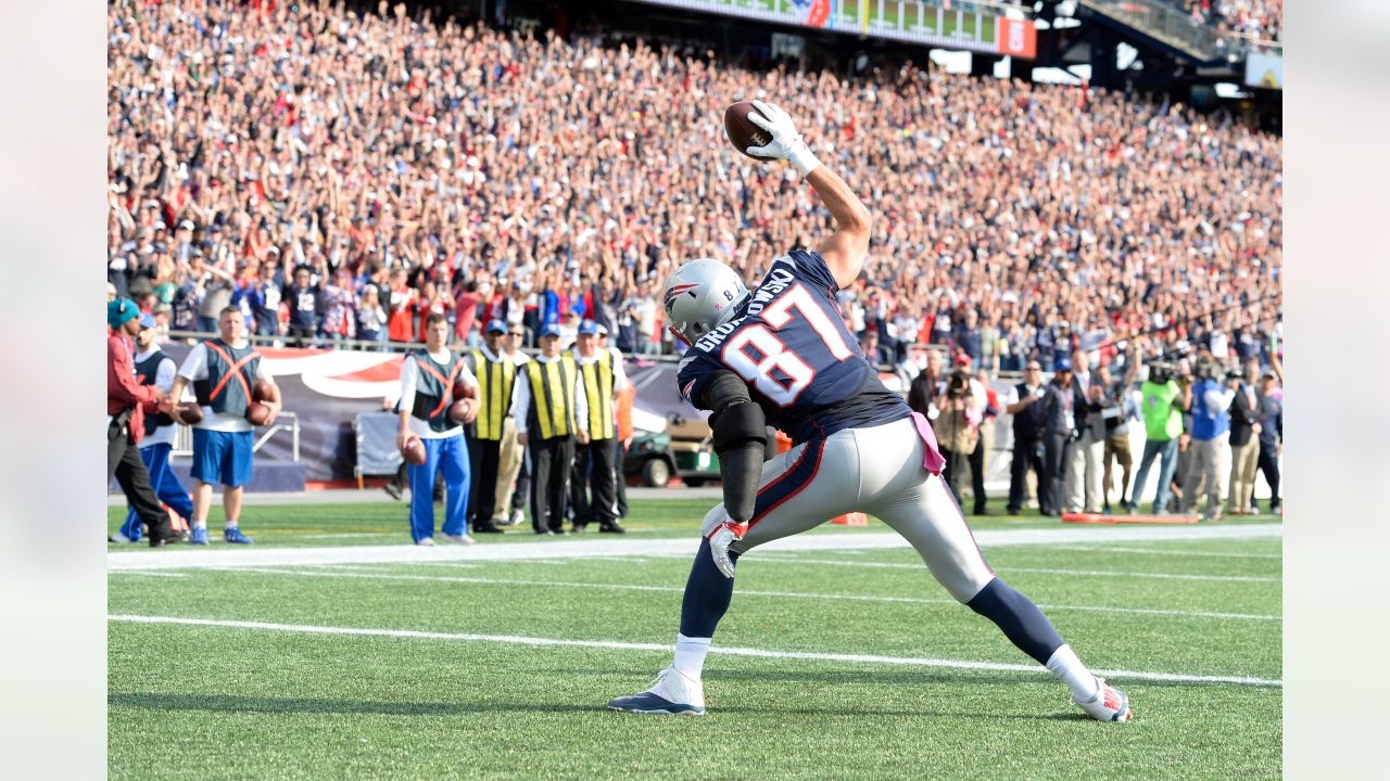 Rob Gronkowski Touchdown Spike New England Patriots 8 x 10