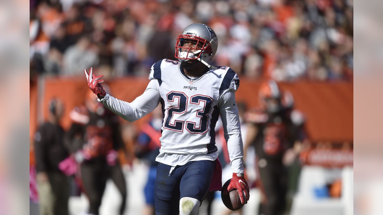 Brady sharp in return, leads Patriots to 33-13 win over Browns