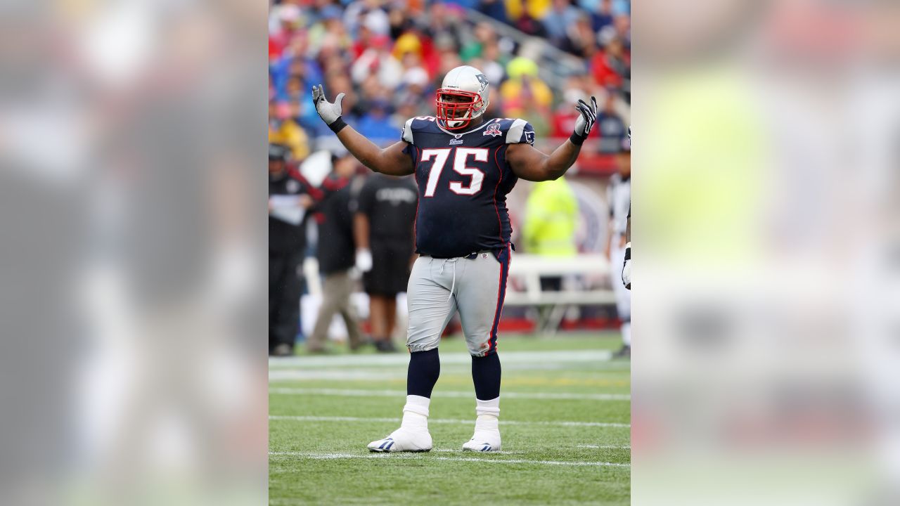 Pats' Wilfork introduces himself to fan wearing his jersey