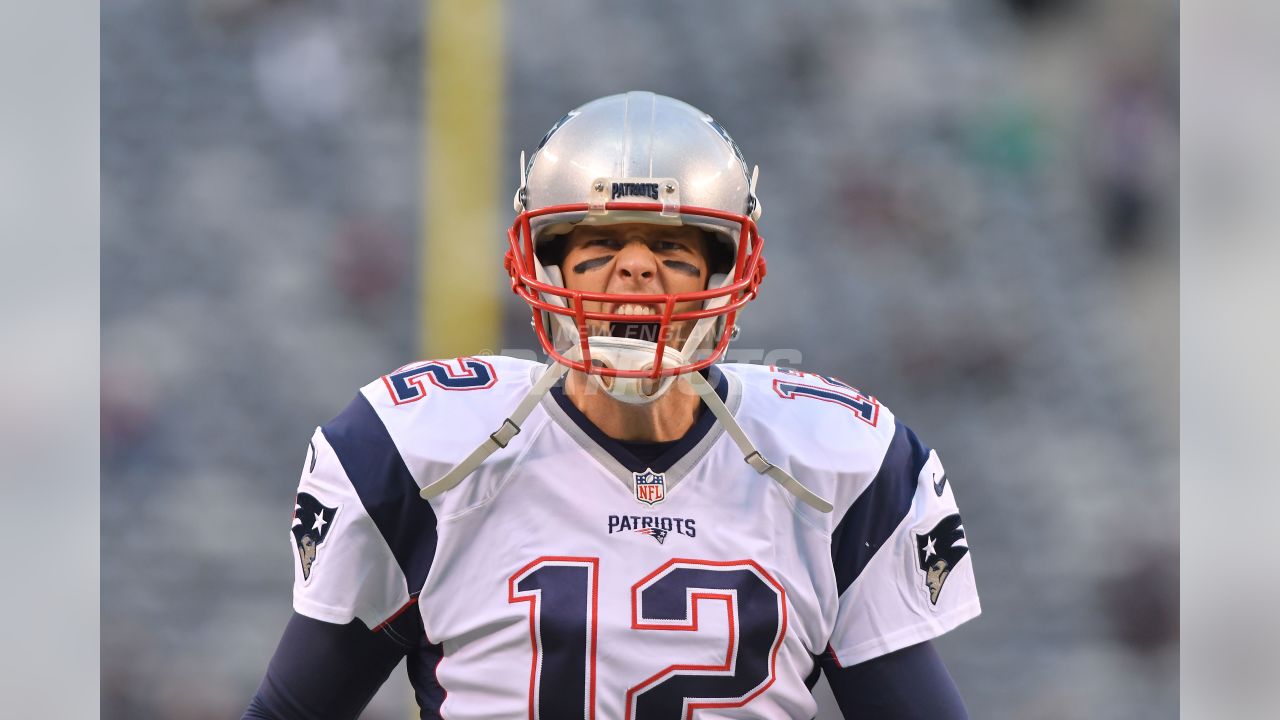 Tom Brady ties Peyton Manning with 200th win, Patriots beat Jets 22-17