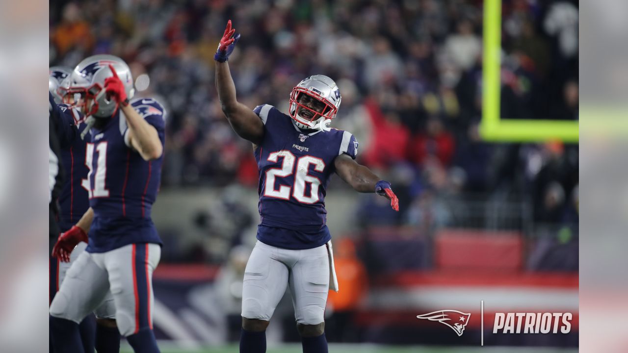 Patriots hold off Bills for 24-17 win, clinch 11th straight AFC East title