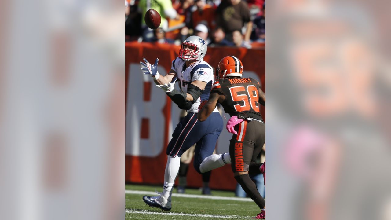 Brady passes for 406 yards in Patriots 33-13 win over Browns