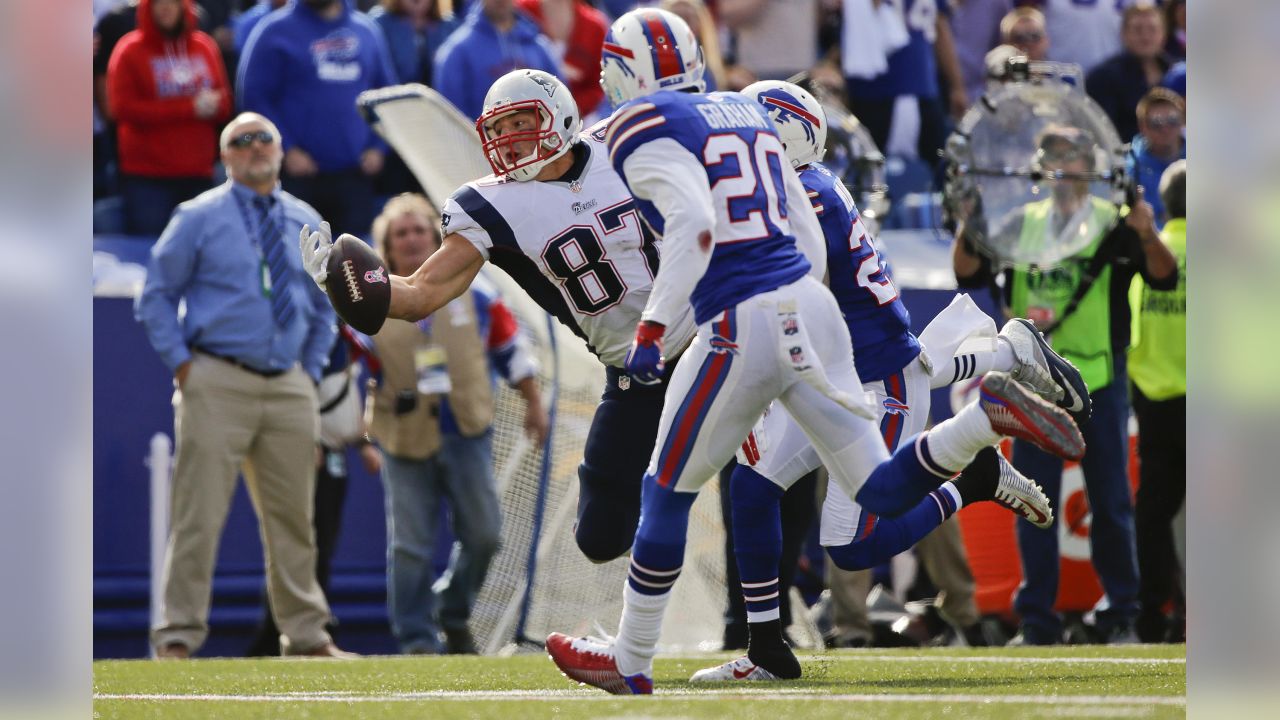 Sunday, October 2, 2016: New England Patriots tight end Rob Gronkowski (87)  prepares for the NFL game between the Buffalo Bills and the New England  Patriots held at Gillette Stadium in Foxborough