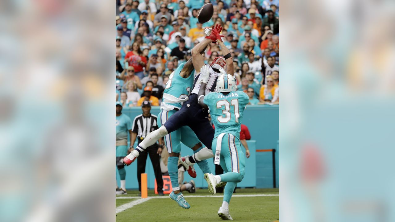 SEP 13, 2015 : Miami Dolphins cornerback Bobby McCain (28) warms