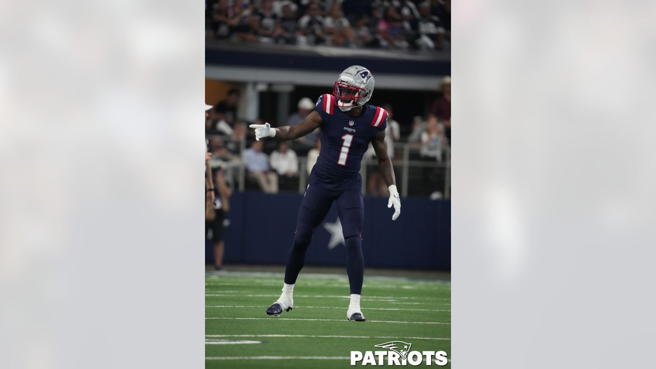 DeVante Parker: NFL says it is reviewing an apparent head injury incident  during Monday's Patriots game