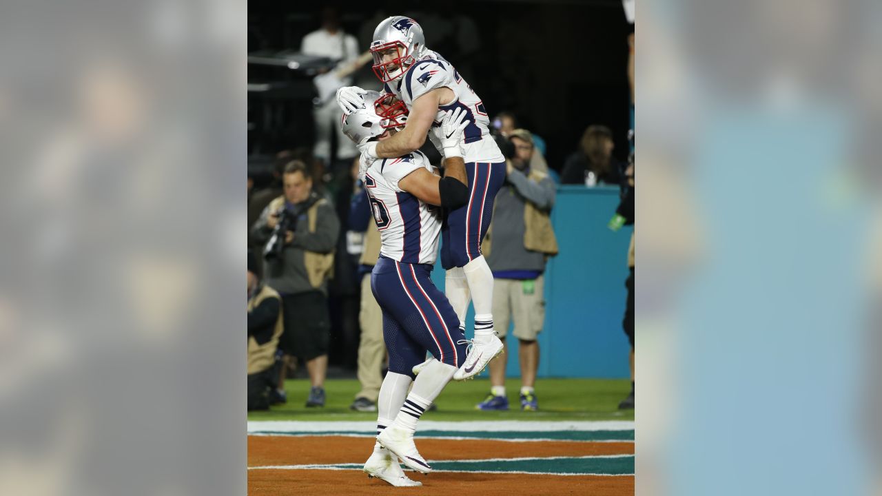 Miami Dolphins 7-38 New England Patriots: Tom Brady throws three touchdowns  in convincing win, NFL News