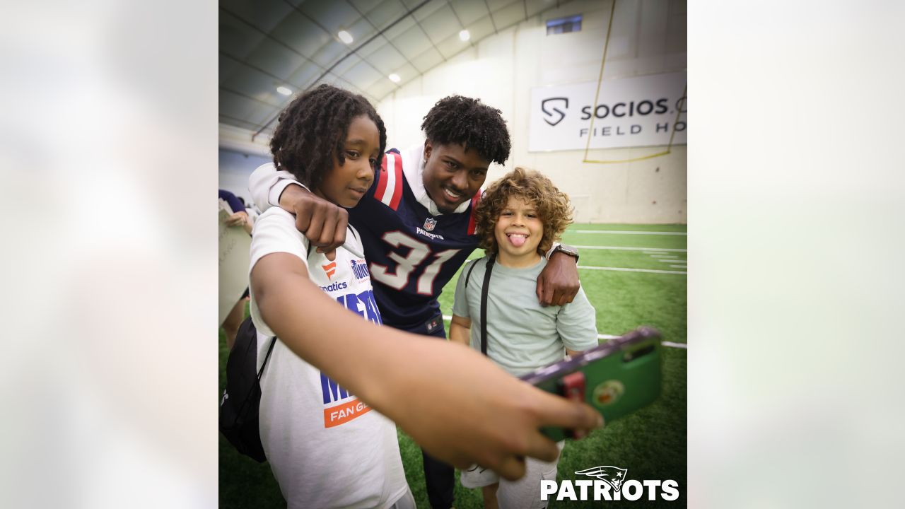 Patriots player conducts youth football camp at Merrimack College, Local  News