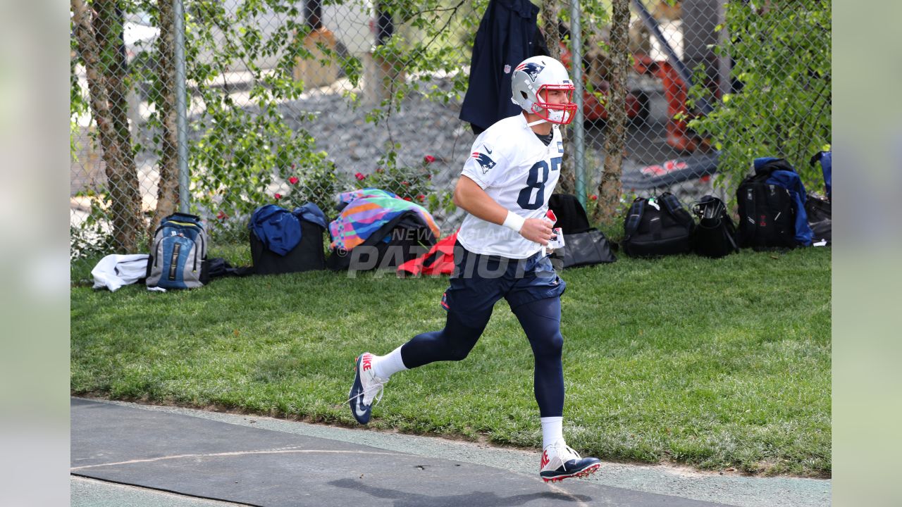 New England Patriots: Rob Gronkowski rubbing off on Troy Niklas