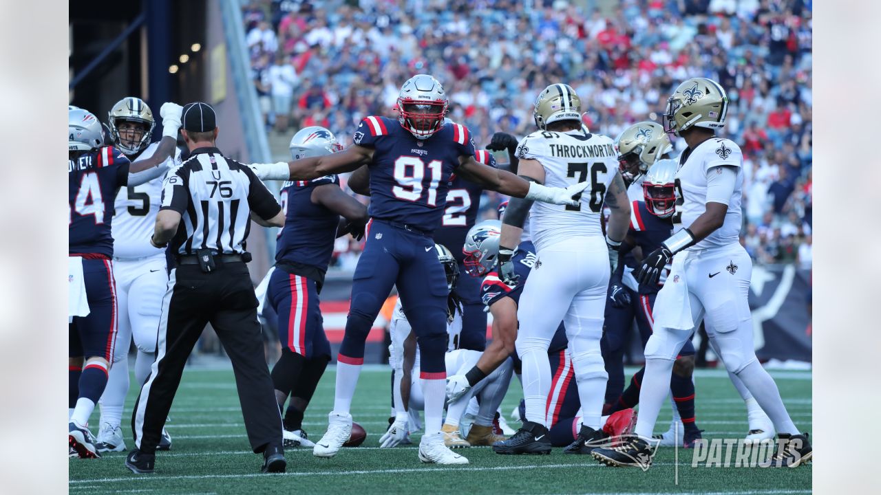 Gunner Olszewski Helps Teammate Celebrate After Beating Tom Brady, Bucs