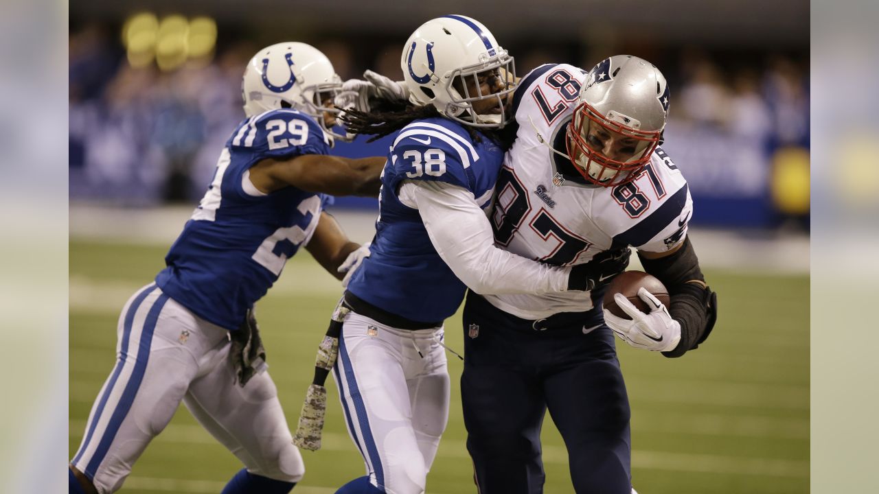 East Rutherford, New Jersey, USA. 21st Dec, 2014. New England Patriots  tight end Rob Gronkowski (87) talks with fullback James Develin (46) during  warm-ups prior to the NFL game between the New