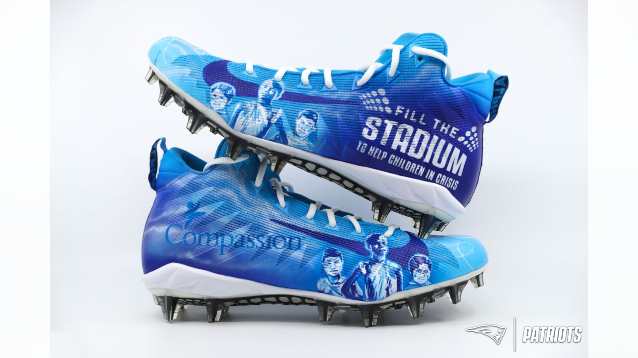 Check out Mac Jones' sweet custom cleats for 2022