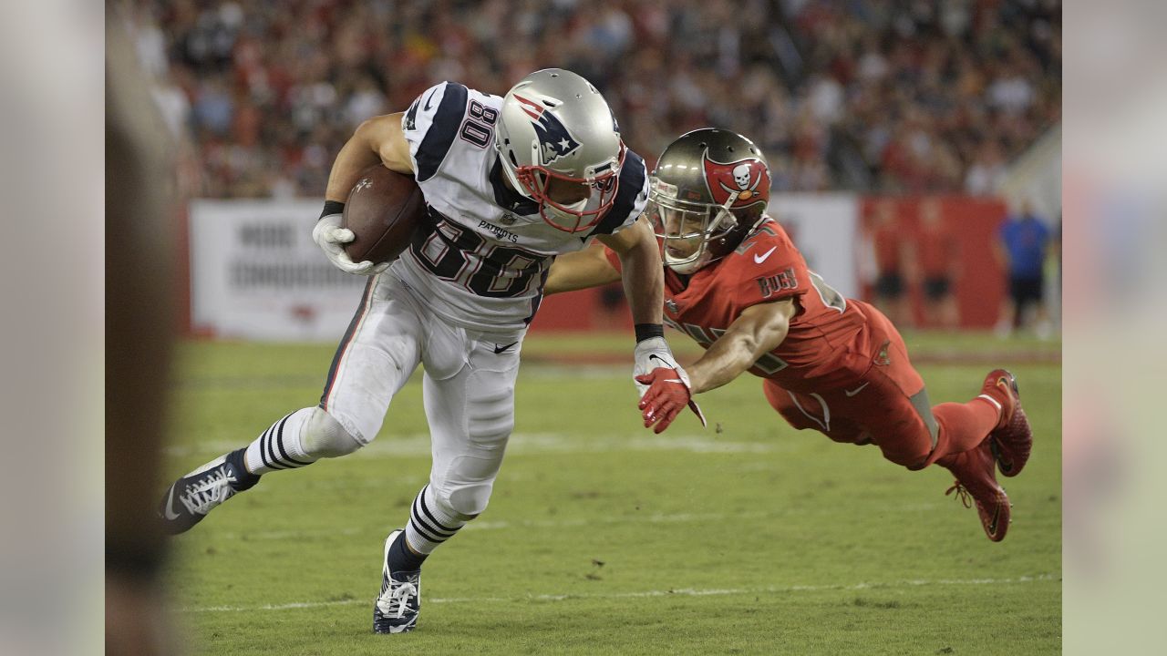 Patriots outlast Bucs 19-14 behind 303 yards from Tom Brady