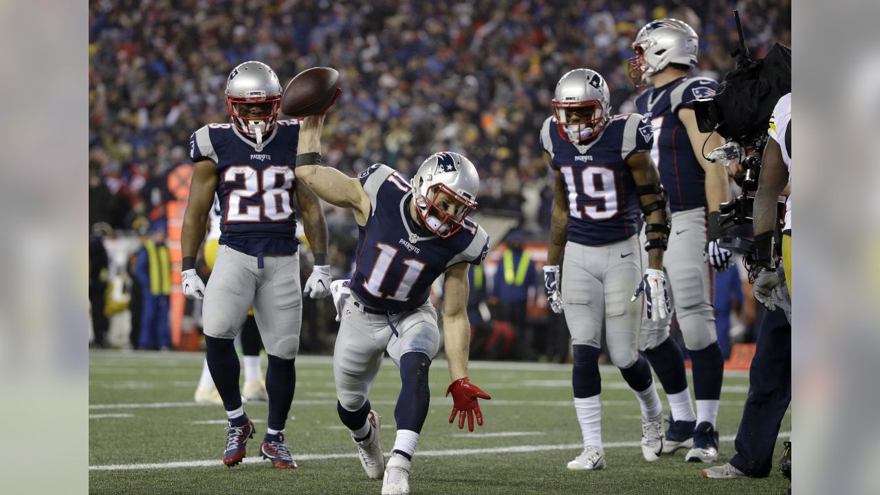 Julian Edelman soars into end zone for second TD of game