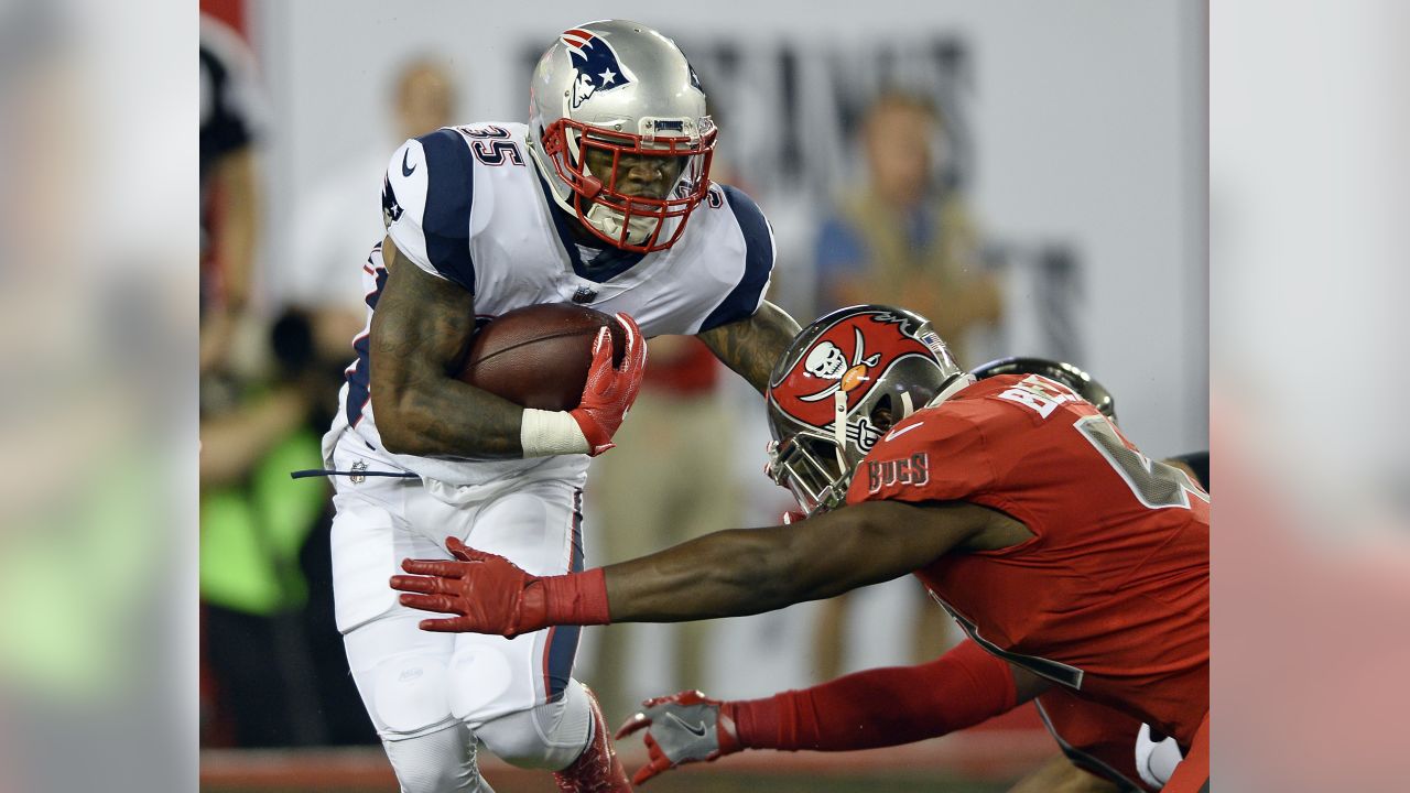 Patriots outlast Bucs 19-14 behind 303 yards from Tom Brady