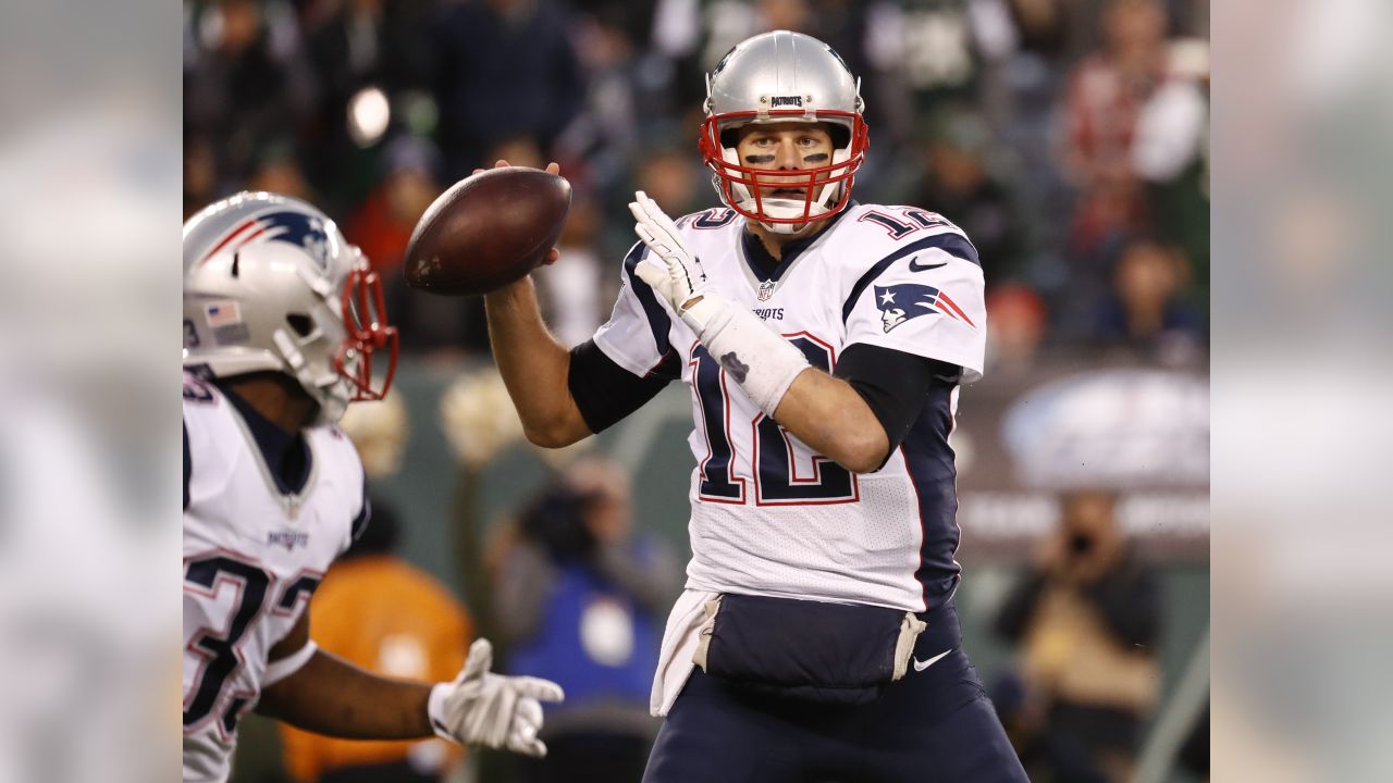 East Rutherford, New Jersey, USA. 15th Nov, 2015. New England Patriots wide  receiver Julian Edelman (11) in action during warm-ups prior to the NFL  game between the New England Patriots and the