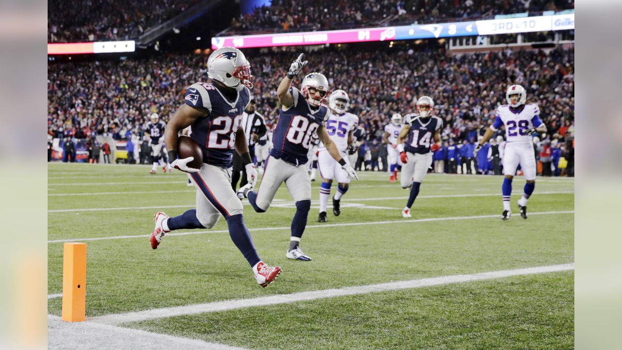 Tom Brady brings 3 kids to honorary New England Patriots return