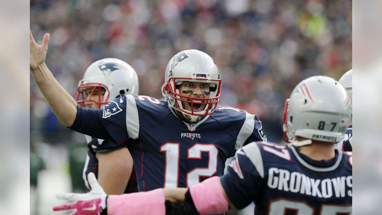 Tom Brady carries Patriots to a 30-23 win over No. 1 Jets defense