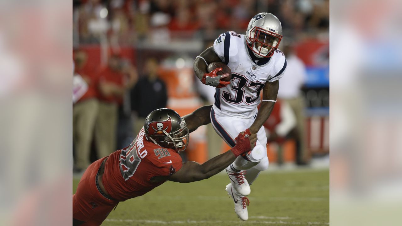 Patriots outlast Bucs 19-14 behind 303 yards from Tom Brady