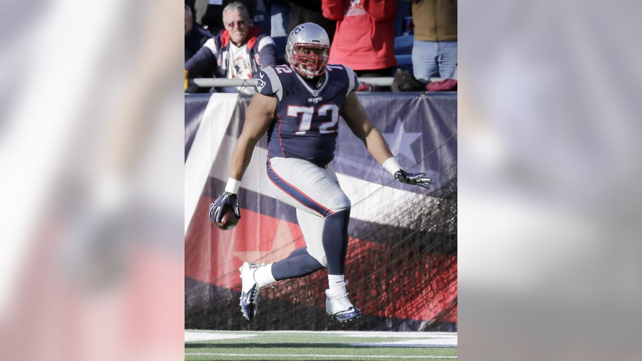 4 more years: Hightower re-signs with Patriots, makes his 'proud momma'  dance