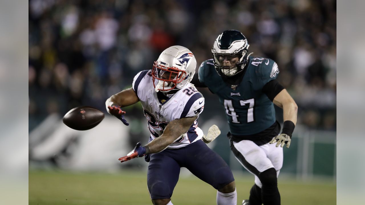 December 21, 2014: New England Patriots defensive back Nate Ebner (43)  catches the ball during warm-ups prior to the NFL game between the New  England Patriots and the New York Jets at