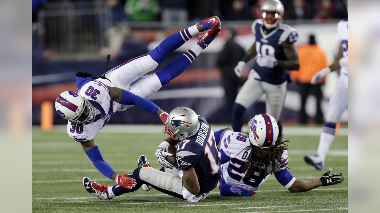 Patriots improve to 10-0, beat Bills 20-13