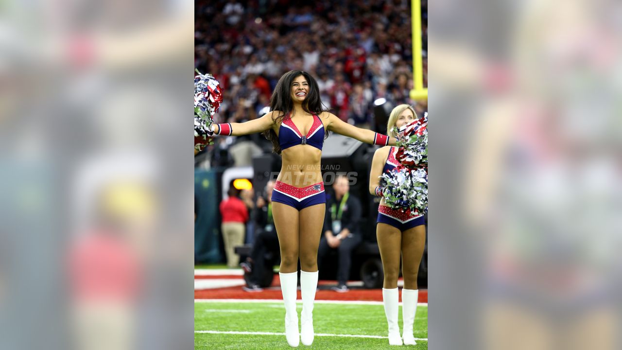 Patriots Cheerleader Turning Heads Before Season Opener - The Spun: What's  Trending In The Sports World Today