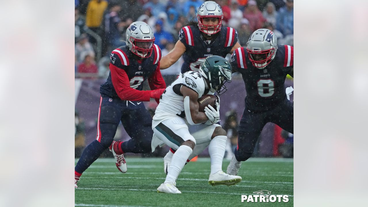 Pats veterans rally around rookie Douglas after his fumble