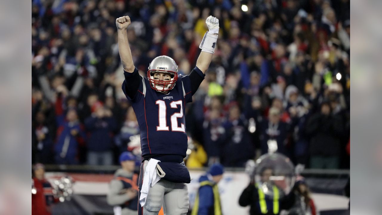 Julian Edelman soars into end zone for second TD of game