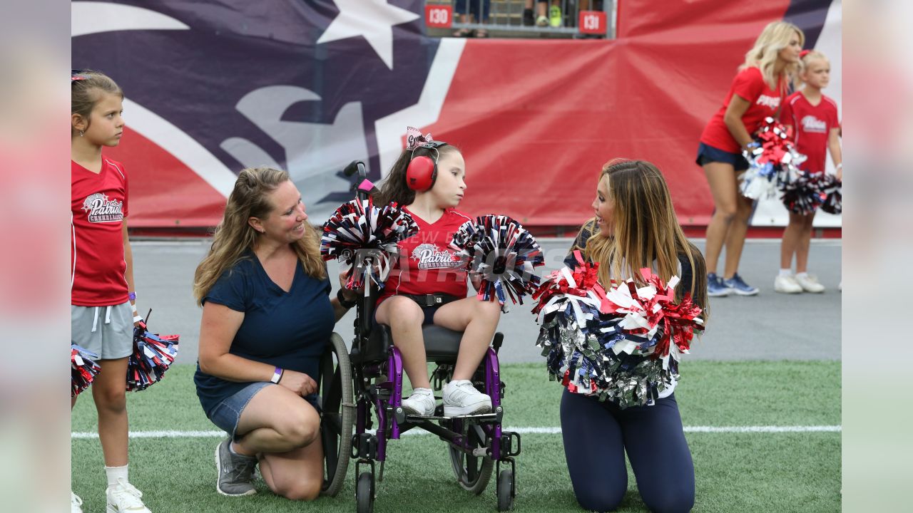 Bucs Cheerleaders, Jr. Cheer