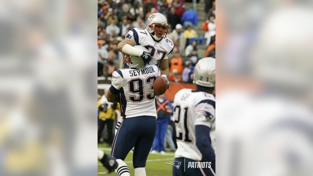 Patriots legend Seymour enshrined in Pro Football Hall of Fame