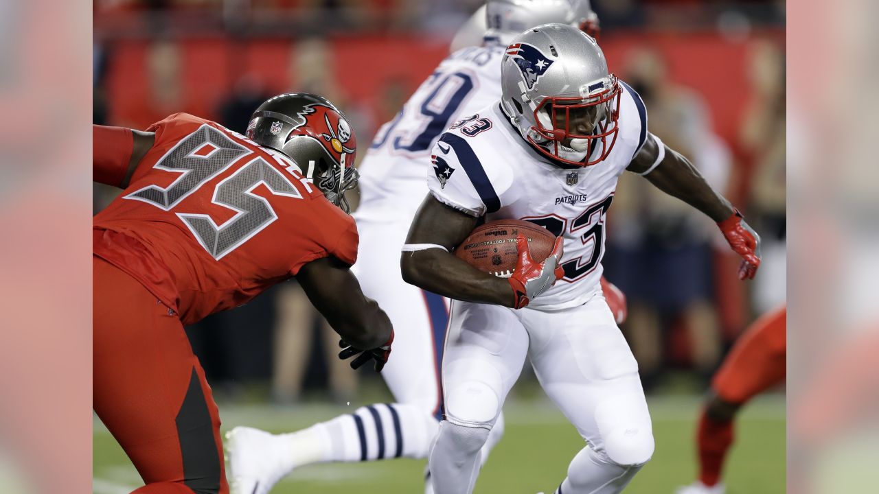 Brady throws for 303 yards, Patriots hold off Bucs 19-14