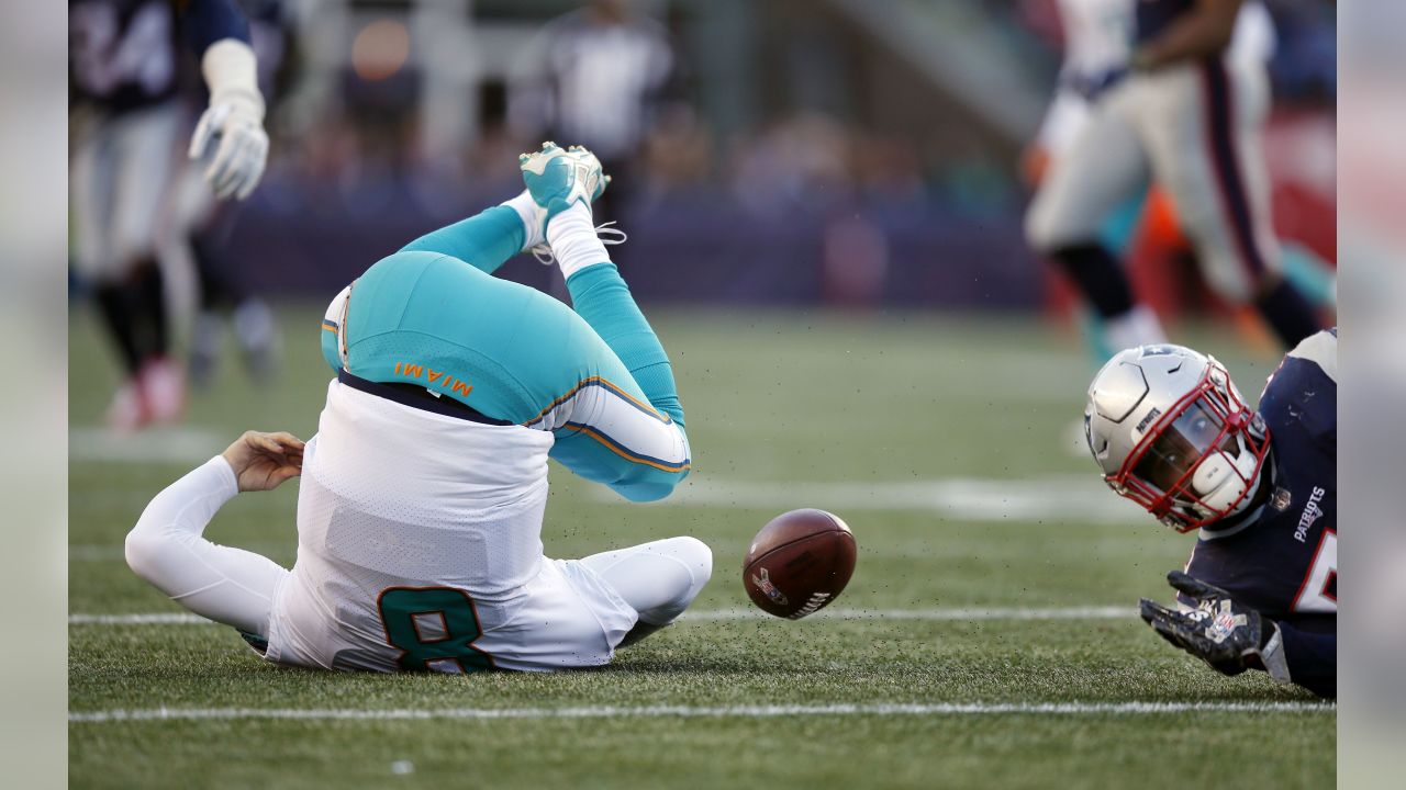 Miami. FL USA; Miami Dolphins linebacker Elandon Roberts (52