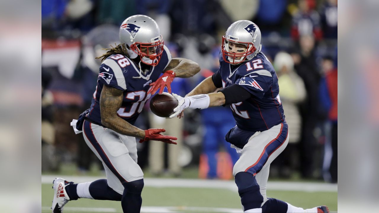 Patriots improve to 10-0, beat Bills 20-13