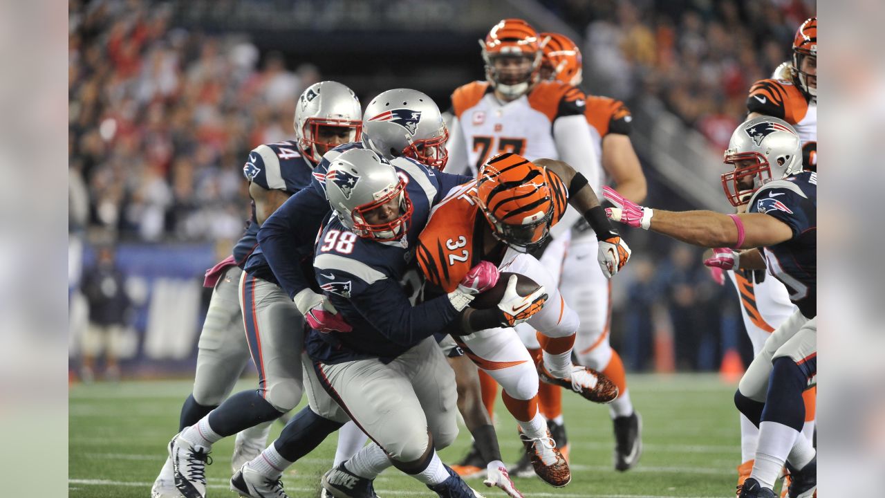 Tom Brady, Patriots surge to 43-17 win over Bengals - Los Angeles Times