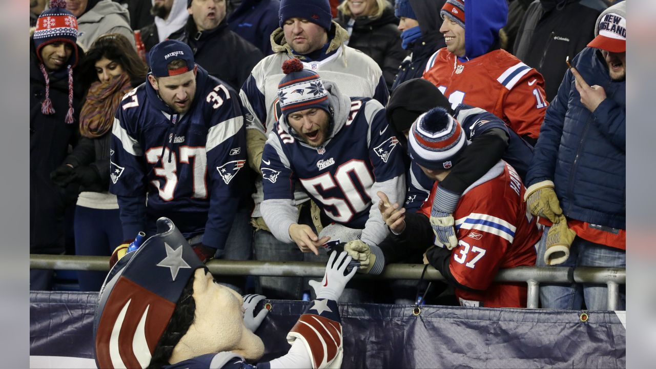 Patriots improve to 10-0, beat Bills 20-13