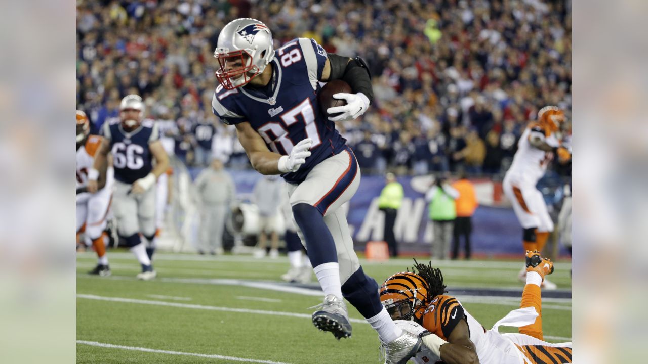 New England Patriots tight end Rob Gronkowski (87) runs from Cincinnati  Bengals defenders after catching a pass during the second half of an NFL  football game, Sunday, Oct. 16, 2016, in Foxborough