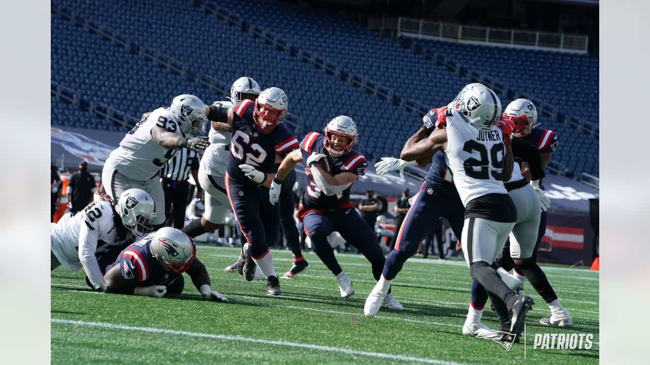 Las Vegas Raiders tight end Darren Waller (83) during the second half of an  NFL football game against the New England Patriots, Sunday, Sept. 27, 2020,  in Foxborough, Mass. (AP Photo/Stew Milne