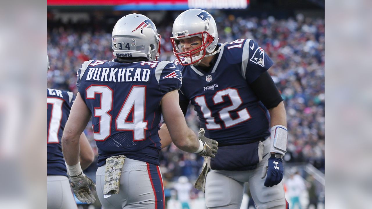 Brady throws for 3 scores to help Pats beat Miami 35-14