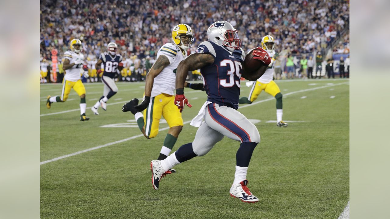 Brady makes brief show in Patriots 22-11 loss to Packers