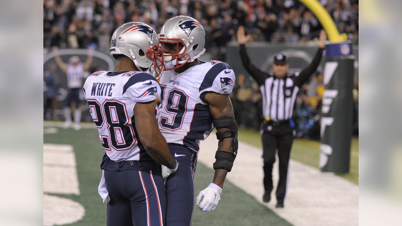 Brady ties Manning with 200th win, Patriots beat Jets 22-17