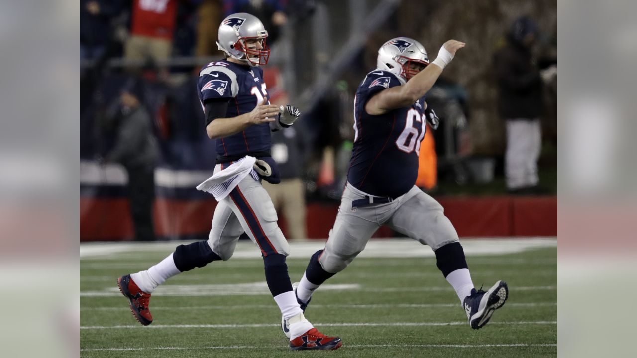 LOOK: Tom Brady scores rushing touchdown vs. Ravens 