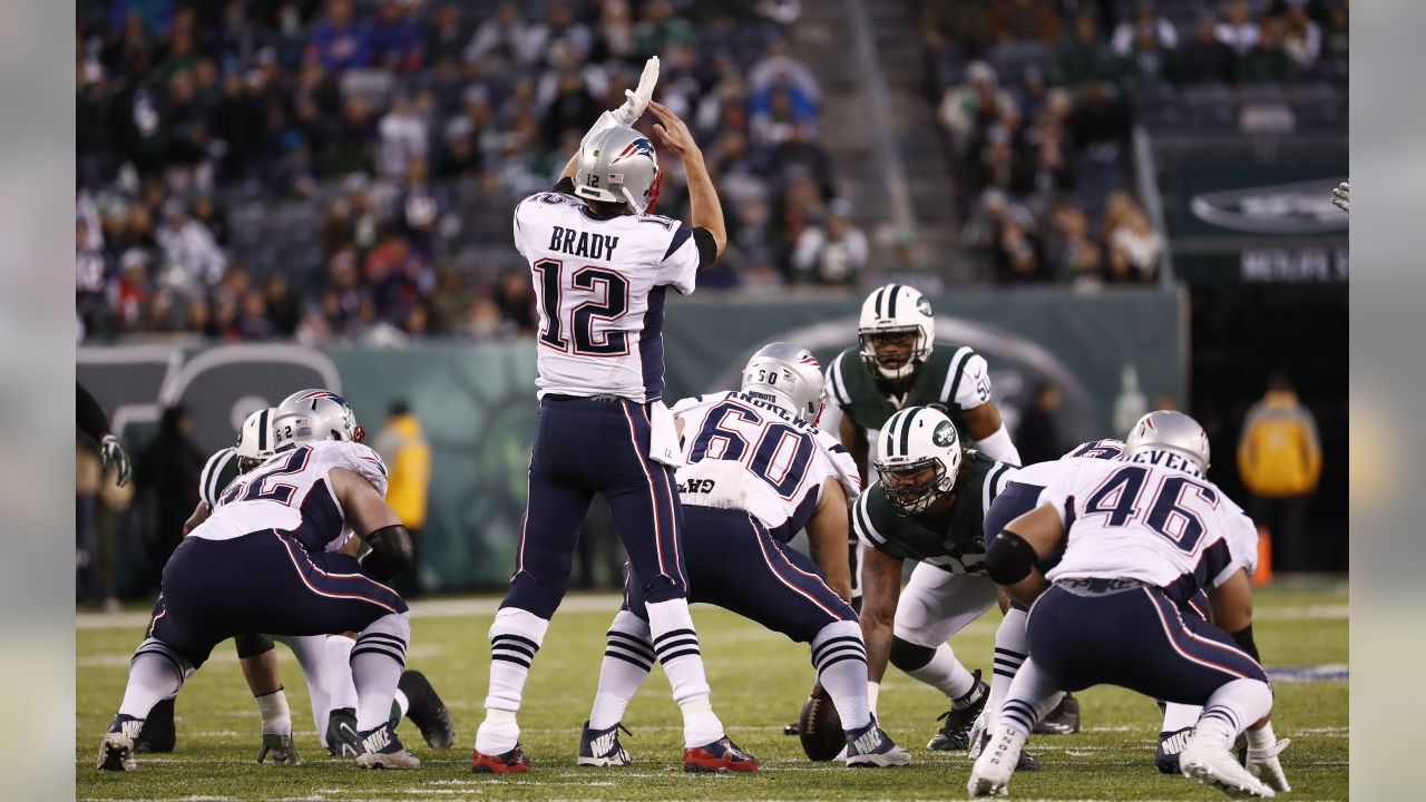 Brady ties Manning with 200th win, Patriots beat Jets 22-17