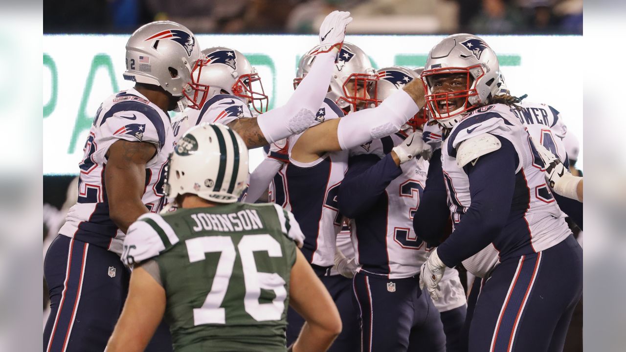 Tom Brady ties Peyton Manning with 200th win, Patriots beat Jets 22-17